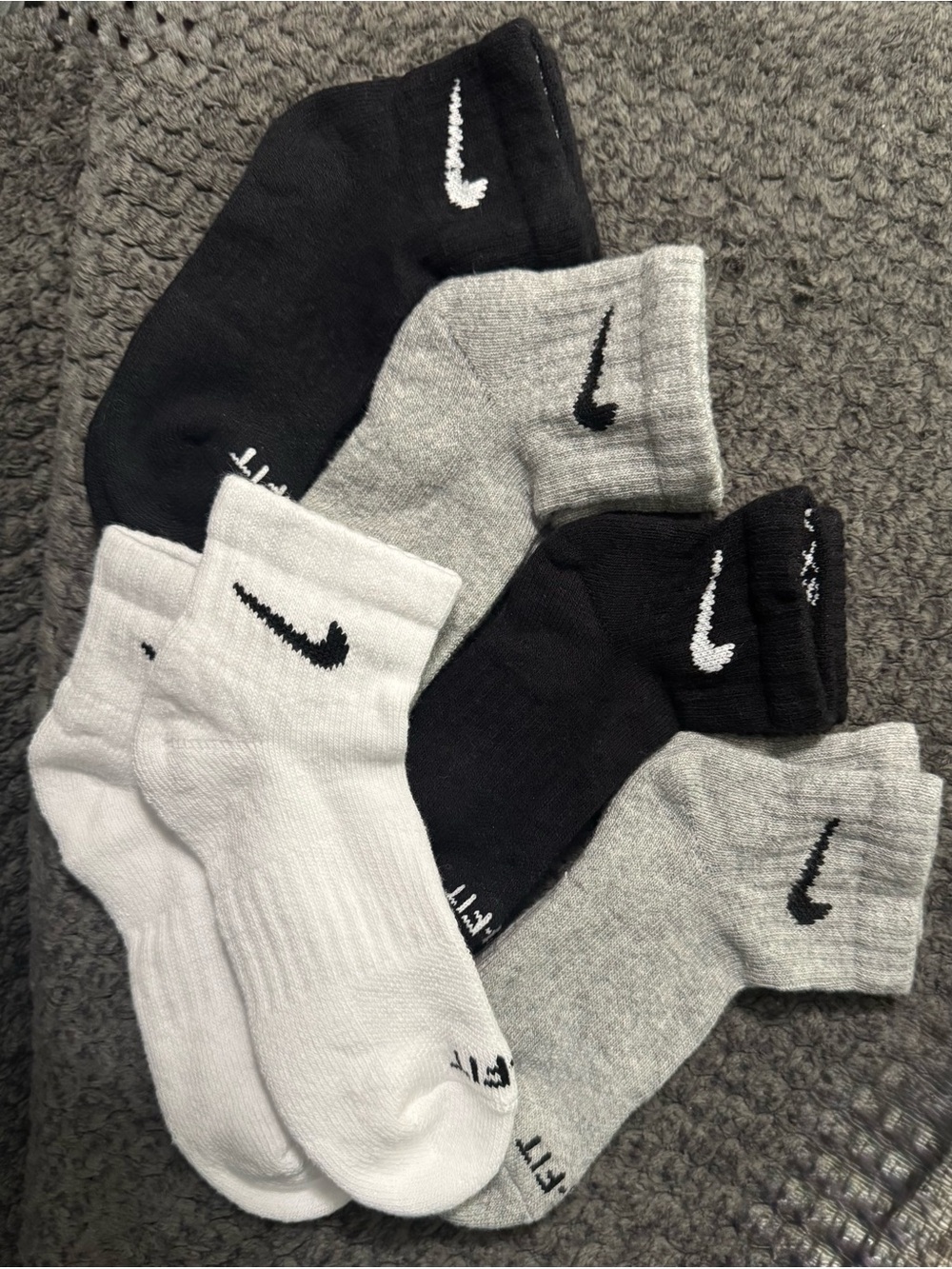 Nike Boys XS Athletic Ankle Socks in Black, White & Gray